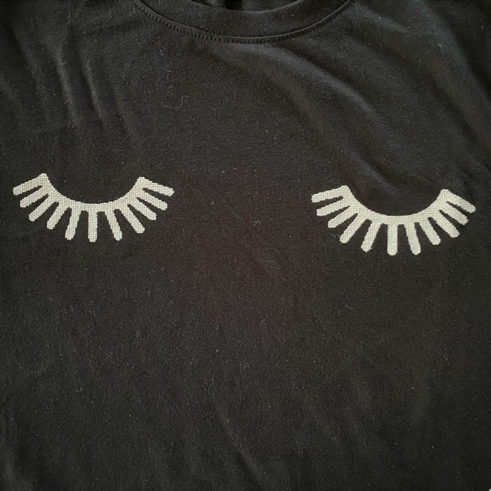 NEW Women's Black w/ White Eyelash Graphic Fitted T-Shirt, Large